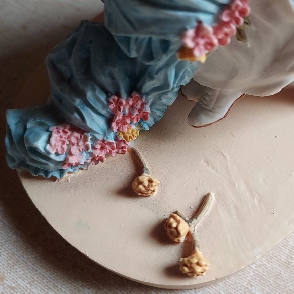 Vintage 1987 Maud Humphrey ''The Seamstress" Limited Edition Figurine H1309 - Picture 9 of 12